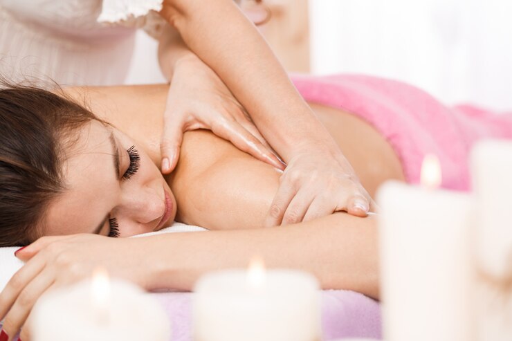 young beautiful woman spa salon having body relaxing massage_176420 11611